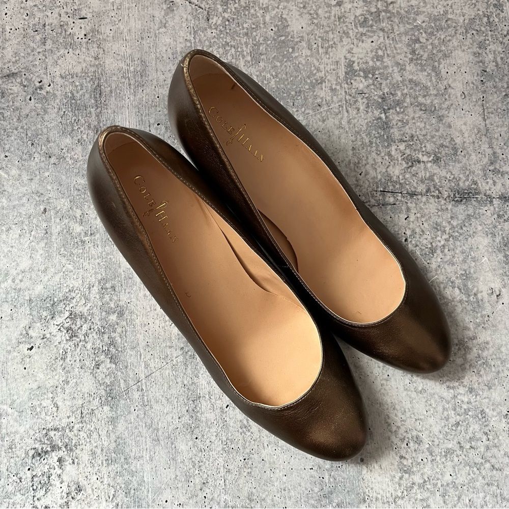 Cole Haan Gold Round Toe Pumps 7.5 - Picture 2 of 7